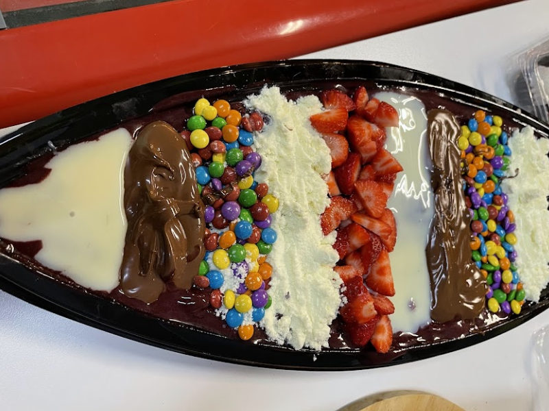 Pavê de frutas vermelhas em taças individuais